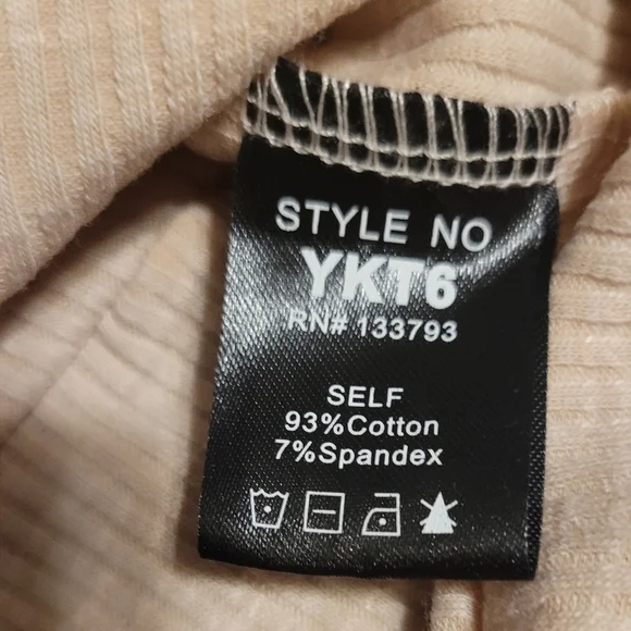 POL Ribbed Tank with Ruffle Trim Medium - Picture 3 of 4